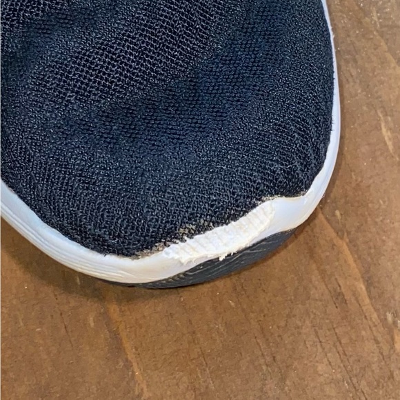 Nikes size 7.5 - Picture 2 of 2